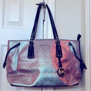 MK Preloved big shoulder bag metallic purple.